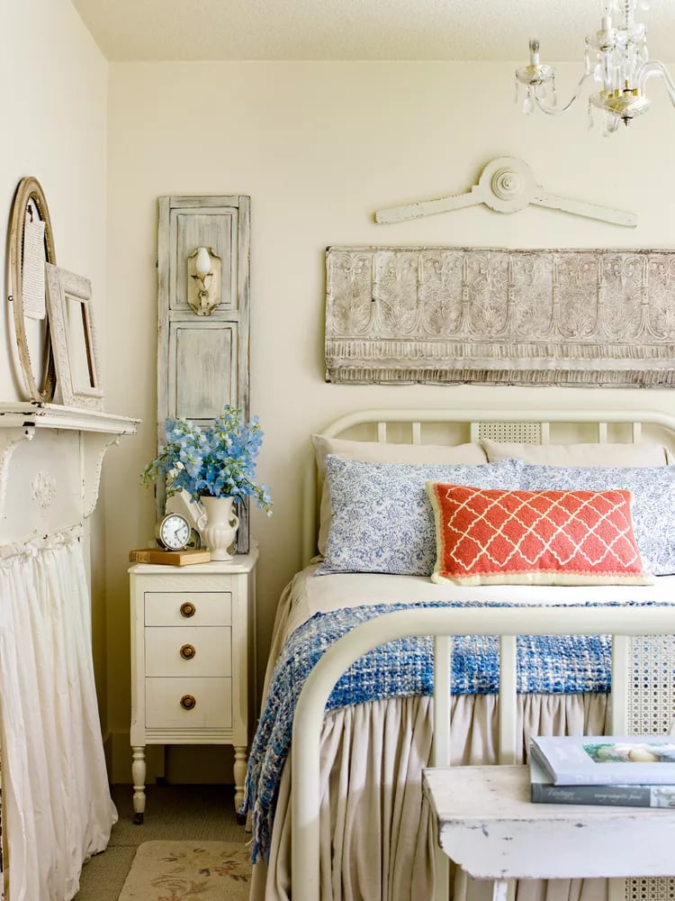 cream-bedroom-blue-pink-accents-8ef3e787-e1e3895d291f444abcacfa9de73892d4