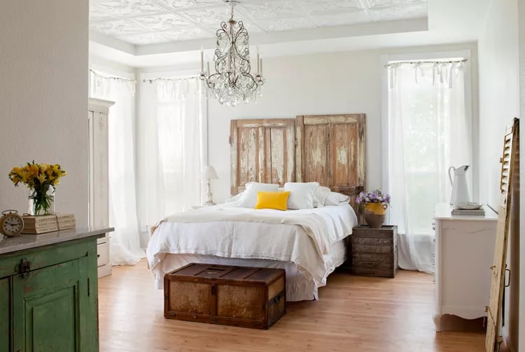white-bedroom-antique-headboard-372aa0fb-8f937bc83f8d4a3e844b82e15269a79f